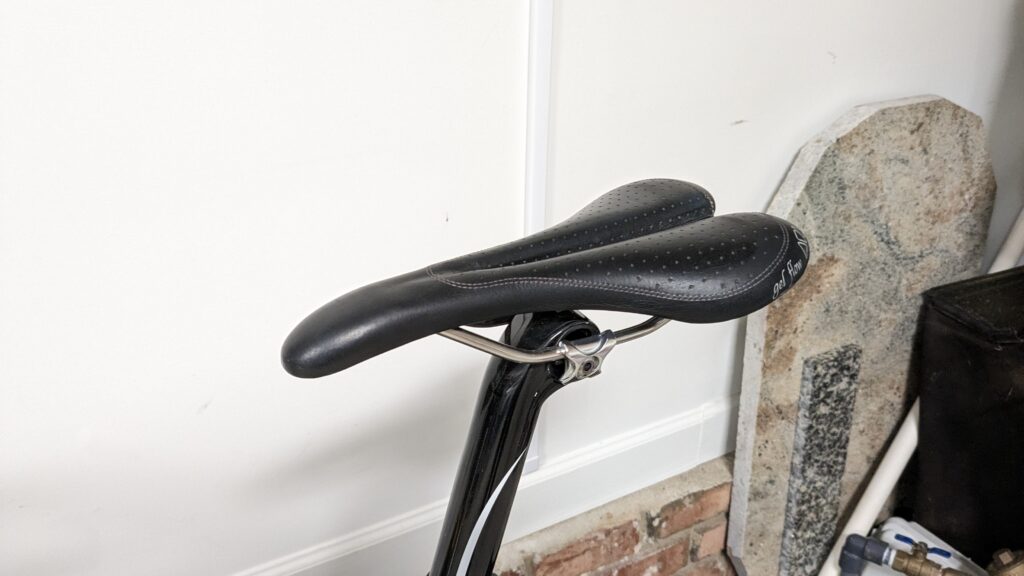Photo of a Selle Italia SLK Gel Flow bike saddle with Vanox rails viewed from a front angle.