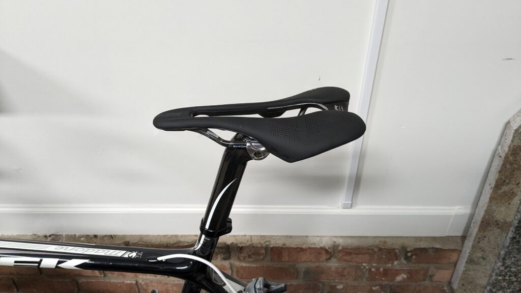 Photo of a Selle Italia SLK Boost Kit Carbonio Superflow bike saddle in size S3 viewed from a front angle.